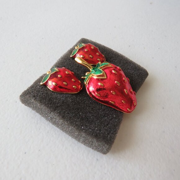 Strawberry Earrings and Brooch Gold Tone Metal Vintage Set - Picture 3 of 10